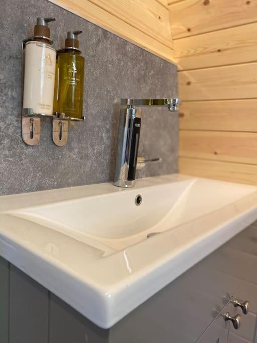 Seaview Lodges At Torlinnhe فورت ويليام المظهر الخارجي الصورة